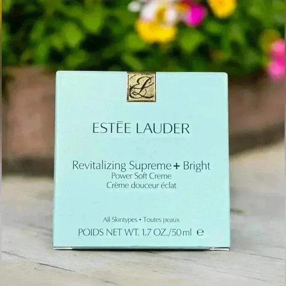 Revitalizing Supreme+ Bright Moisturizer
Power Soft Creme - Picture 1 of 4